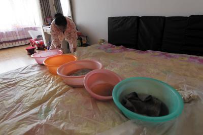 旺苍楼上漏水，住户失联，小区没物管，业主维权难！律师来支招……